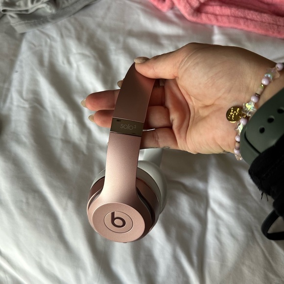 Beats Solo 3 Headphones - Picture 1 of 6